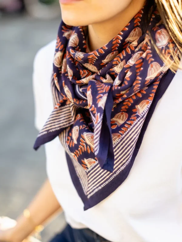 FOULARD SIMONE MARINE EN COTON 100X100 CM – BLOCK PRINT ARTISANAL INDIEN