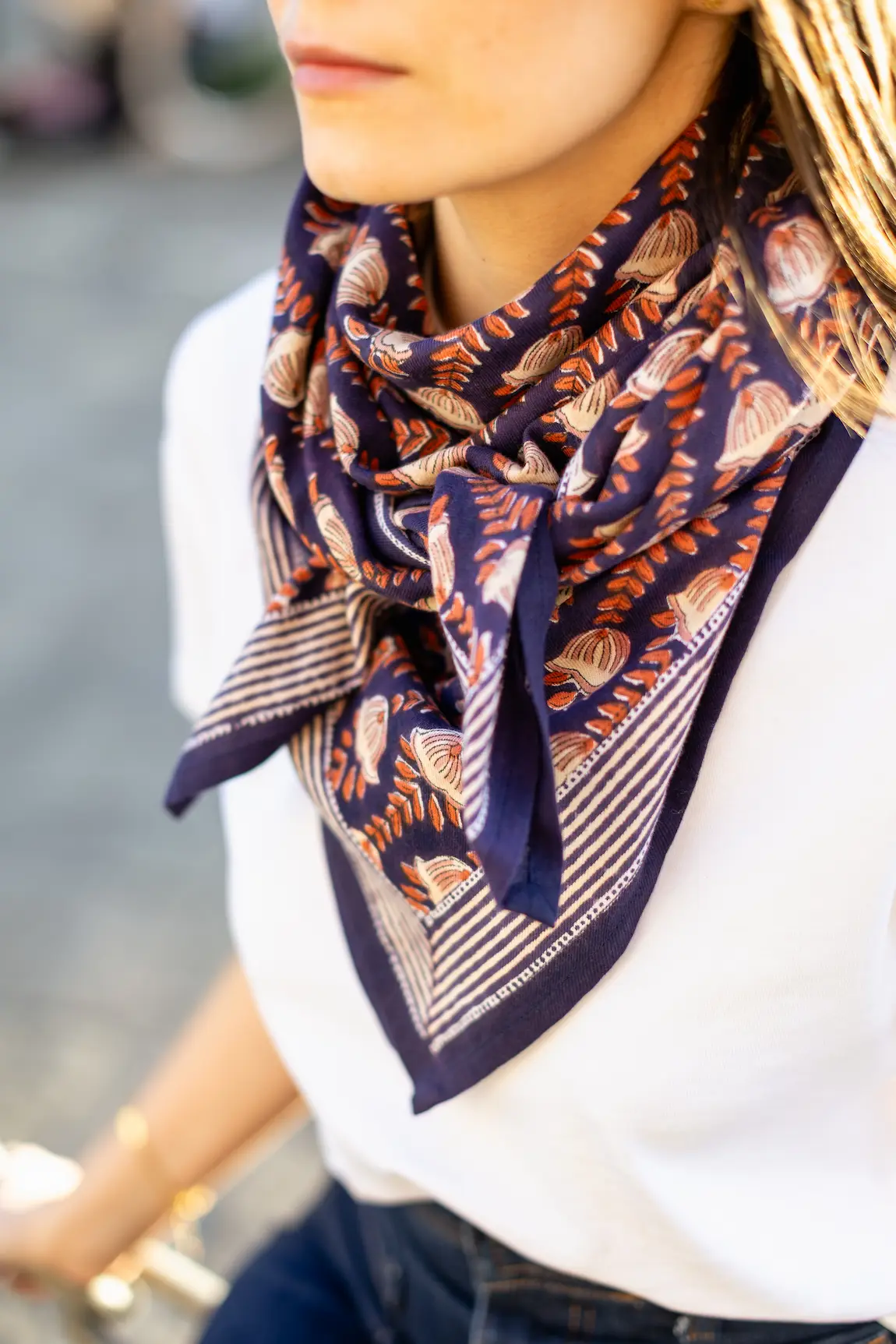 FOULARD SIMONE MARINE EN COTON 100X100 CM – BLOCK PRINT ARTISANAL INDIEN