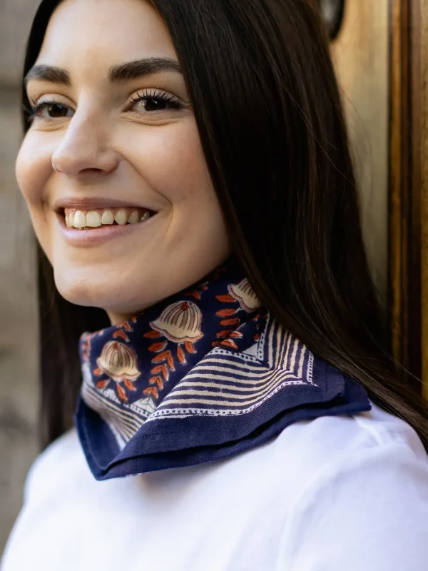FOULARD SIMONE MARINE EN COTON 50X50 CM - BLOCK PRINT ARTISANAL