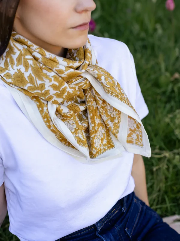 FOULARD SERENA OCRE EN COTON 100X100 CM - BLOCK PRINT ARTISANAL INDIEN