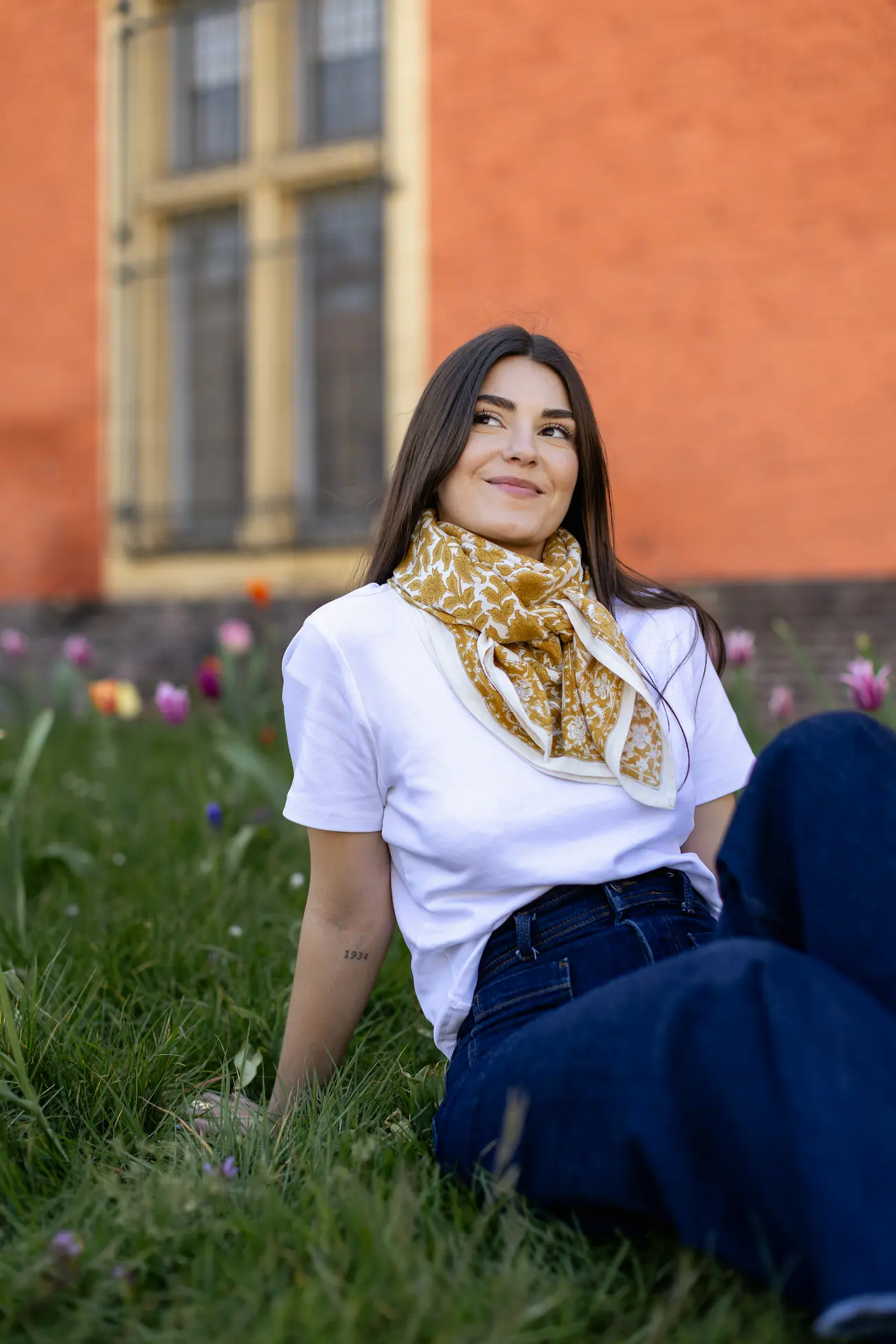 FOULARD SERENA OCRE EN COTON 100X100 CM - BLOCK PRINT ARTISANAL INDIEN – Image 4